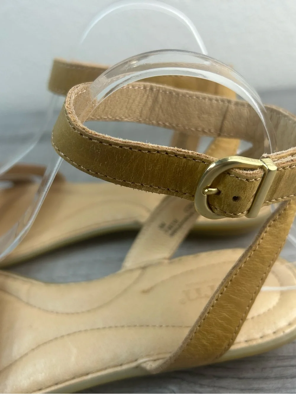 BORN Women’s Size 9 M Tan Leather Strappy Ankle Strap Comfort Sandals